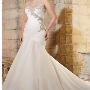 JULIETTA PLUS SIZE BRIDAL BY MORILEE 3187 Size 22